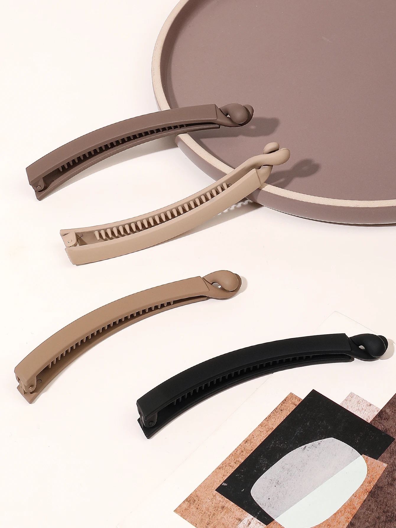 2/4 PCS Big Hair Clips for Women and Girls, Nonslip Combs Strong Hold Ponytail Holder Clips for Medium Thick Hair.
2/4 PCS Big Hair Clips for Women and Girls, Nonslip Combs Strong Hold Ponytail Holder Clips for Medium Thick Hair.