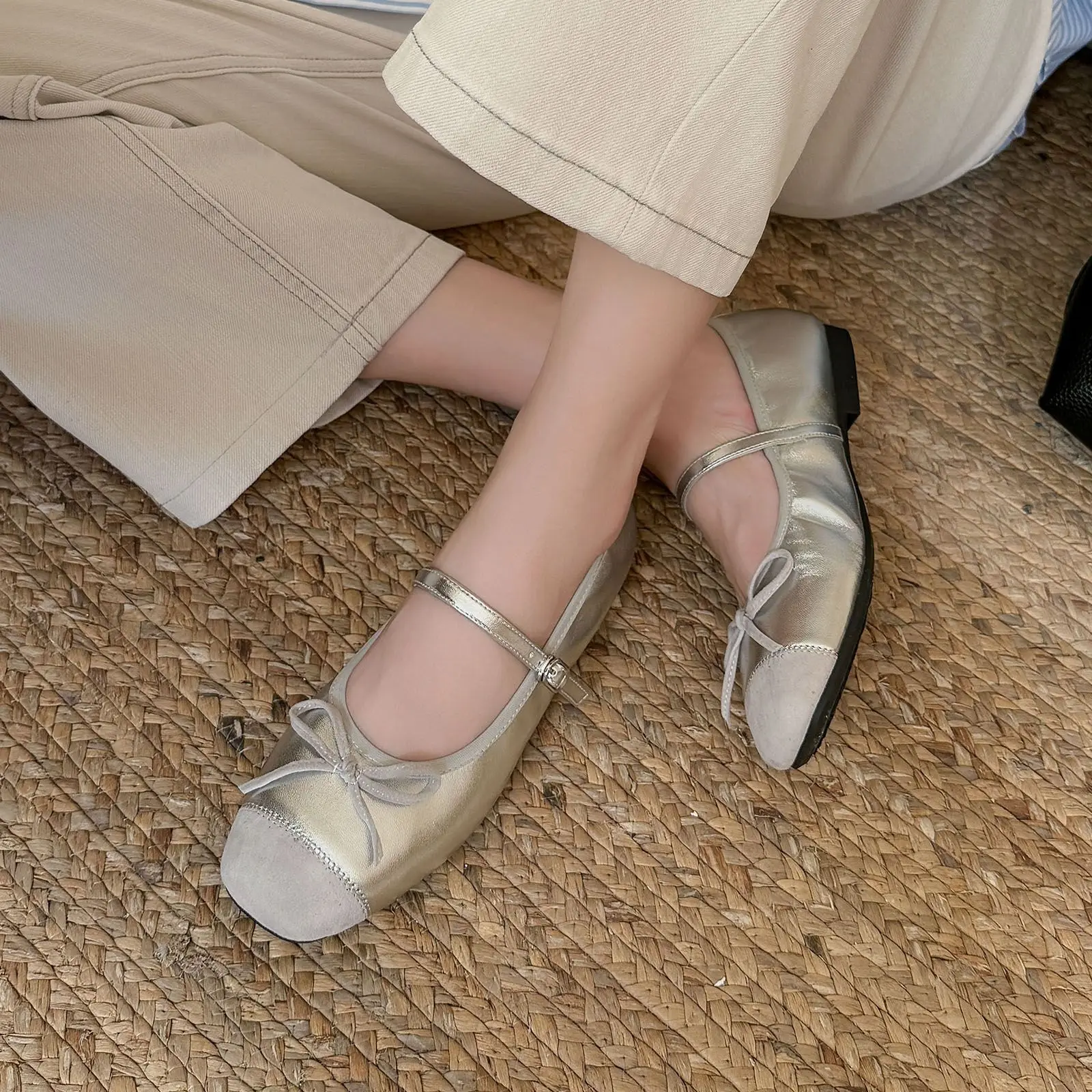 Arden Furtado 2025 Spring Metal sheepskin Mary Jane shoes round toe bowknot word-cingulate Pumps large size Flats Single shoe
Arden Furtado 2025 Spring Metal sheepskin Mary Jane shoes round toe bowknot word-cingulate Pumps large size Flats Single shoe