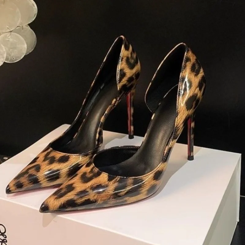 2025 Design Woman shoes Female Fashion gradient leopard print Heels For women Sexy Pointed Toe Thin Heel Party banquet Pumps
2025 Design Woman shoes Female Fashion gradient leopard print Heels For women Sexy Pointed Toe Thin Heel Party banquet Pumps