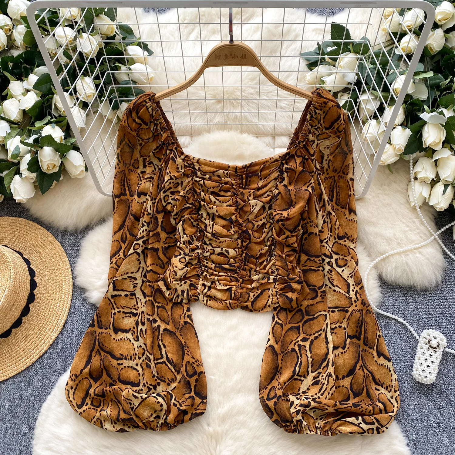 Chic Sexy sweet pleated square neck lantern sleeve print T shirt Elegant Crop Top Vintage Fashion Tees Female Spring Shirt
Chic Sexy sweet pleated square neck lantern sleeve print T shirt Elegant Crop Top Vintage Fashion Tees Female Spring Shirt