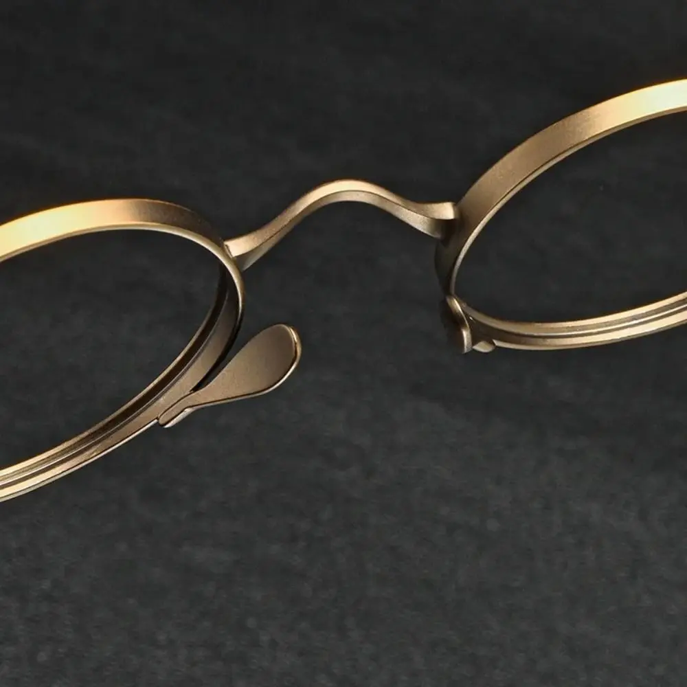2025 Pure Titanium Glasses Frame Retro Simple Design Eyeglasses Frames Classic Oval Shape Eye Decoration
2025 Pure Titanium Glasses Frame Retro Simple Design Eyeglasses Frames Classic Oval Shape Eye Decoration