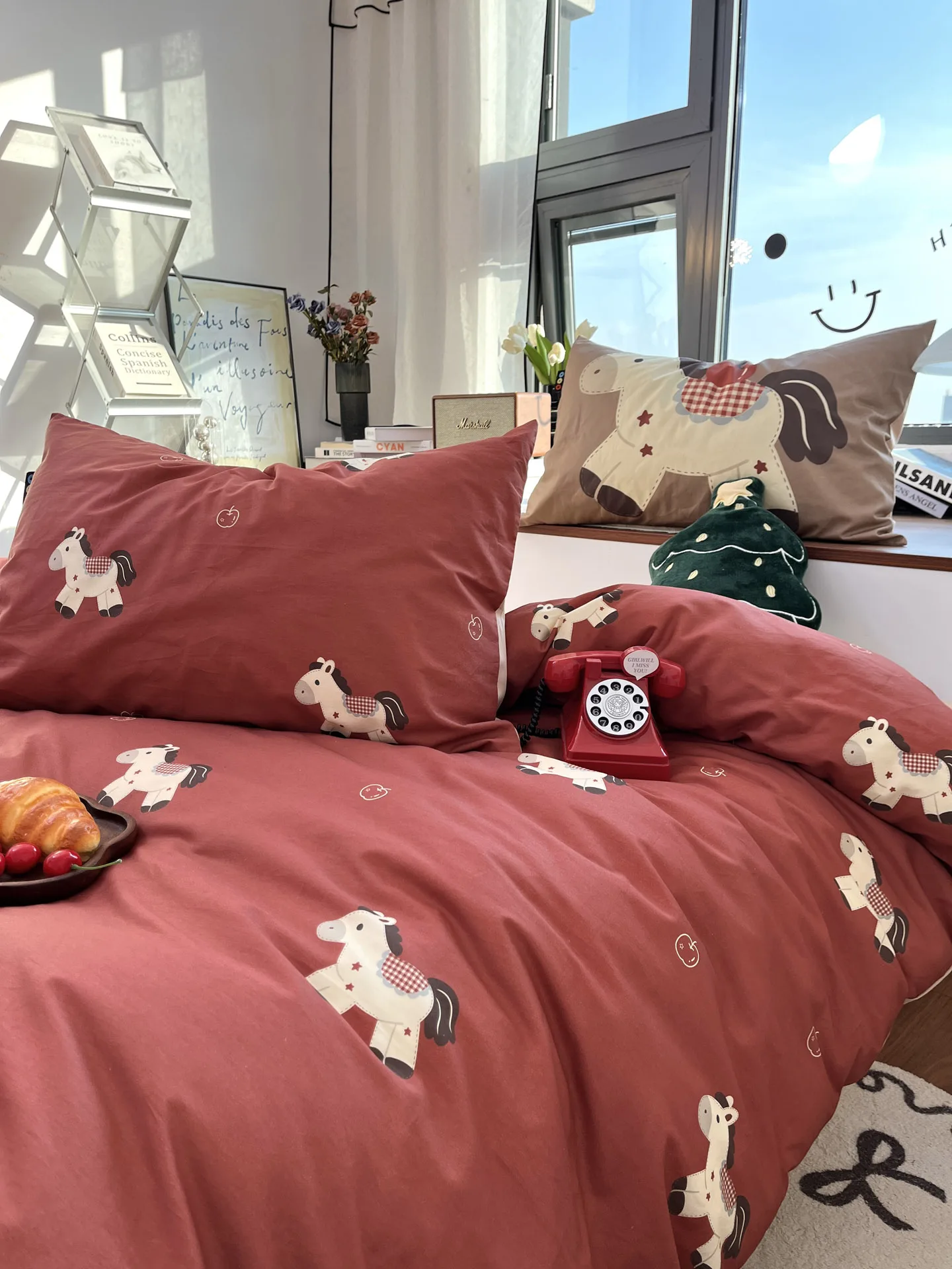 Новогодний красный комплект постельного белья из чистого хлопка с мультяшным рисунком, 4 предмета: пододеяльник, простыня, дышащий, для всех сезонов
Новогодний красный комплект постельного белья из чистого хлопка с мультяшным рисунком, 4 предмета: пододеяльник, простыня, дышащий, для всех сезонов