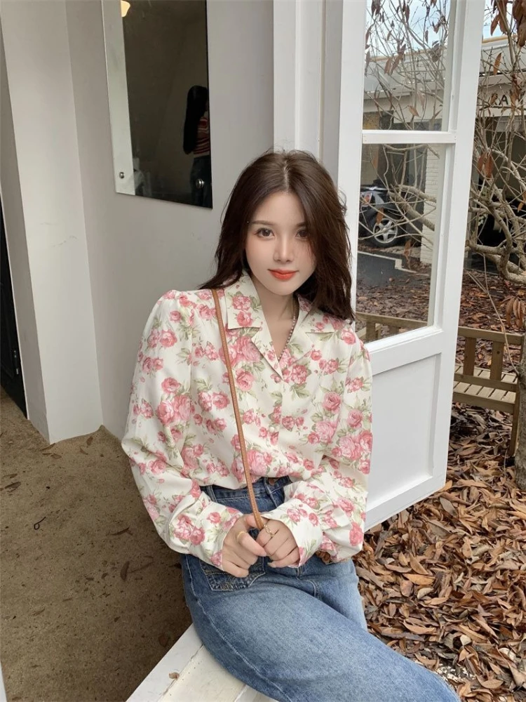 Women Spring New Floral Shirt French Vintage Chic Blazer Collar Rose Sweet Designer Top
Women Spring New Floral Shirt French Vintage Chic Blazer Collar Rose Sweet Designer Top