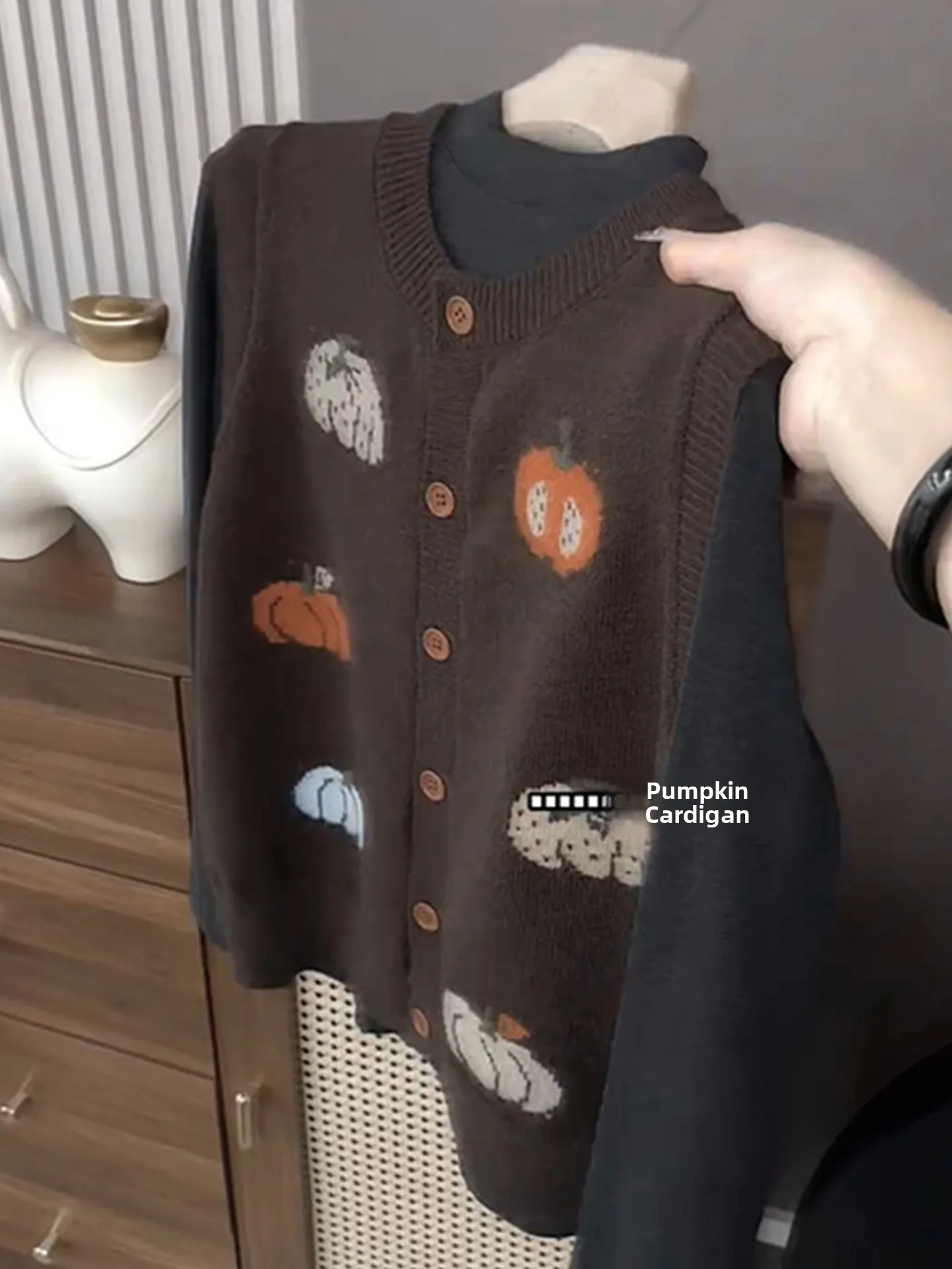 Элитный европейский дышащий модный вязаный жилет для ранней осени, новинка, повседневный стиль, женская мода
Элитный европейский дышащий модный вязаный жилет для ранней осени, новинка, повседневный стиль, женская мода