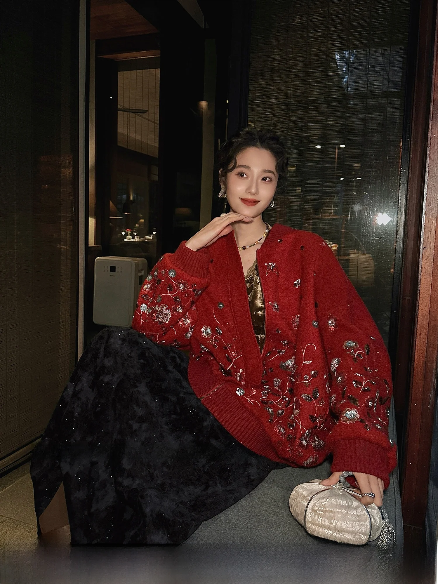 Sanji Black Flower New Chinese Style Embroidered Woolen Cotton Baseball Jacket Women's Winter Fashion Thickened Long Sleeve Coat
Sanji Black Flower New Chinese Style Embroidered Woolen Cotton Baseball Jacket Women's Winter Fashion Thickened Long Sleeve Coat