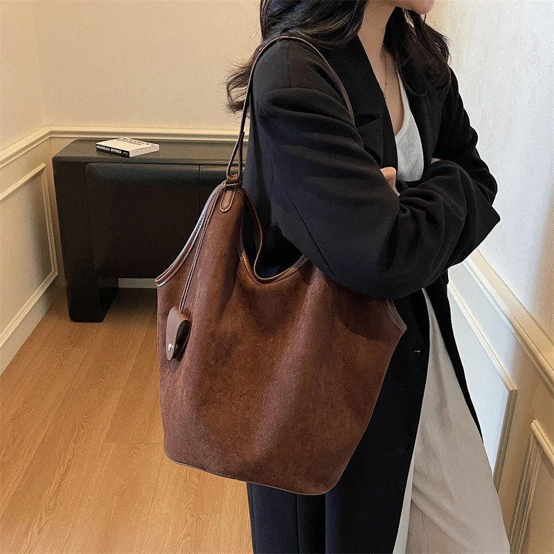 Korean Brand Design Bucket Bags Fashion Hot Sell Tote Bags Simple Large-capacity Shoulder Bags New Versatile Popular Casual Bags
Korean Brand Design Bucket Bags Fashion Hot Sell Tote Bags Simple Large-capacity Shoulder Bags New Versatile Popular Casual Bags