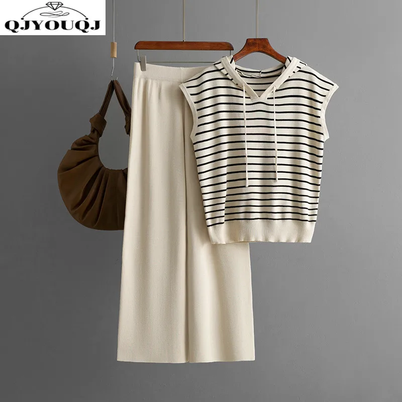 Summer new fashionable women's sleeveless hooded striped knitted top+high waist wide leg pants two-piece set
Summer new fashionable women's sleeveless hooded striped knitted top+high waist wide leg pants two-piece set
