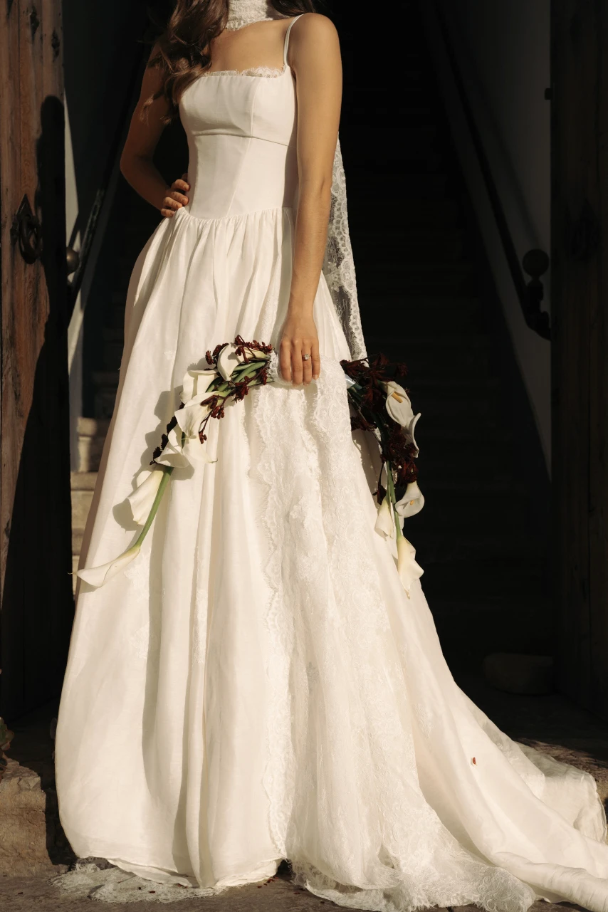 Spaghetti Strap Satin Wedding Dress Customizable Vintage A Line Bridal Gown Lace Train High Neck Choker Bohemian Wedding Gown
Spaghetti Strap Satin Wedding Dress Customizable Vintage A Line Bridal Gown Lace Train High Neck Choker Bohemian Wedding Gown