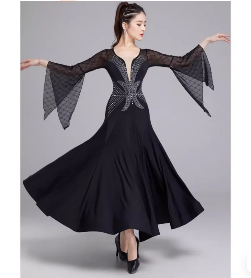 Sparkling Modern Dance Dress with Flared Sleeves and Full Skirt for International Standard Dance
Sparkling Modern Dance Dress with Flared Sleeves and Full Skirt for International Standard Dance