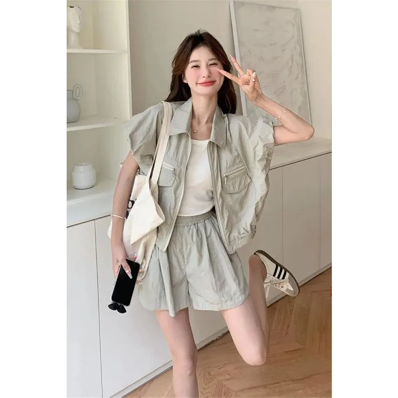 Women Sweet Cool Cargo Lapel Sleeveless Vest Elastic Waist Shorts 2Pcs Casual Summer Outfit
Women Sweet Cool Cargo Lapel Sleeveless Vest Elastic Waist Shorts 2Pcs Casual Summer Outfit