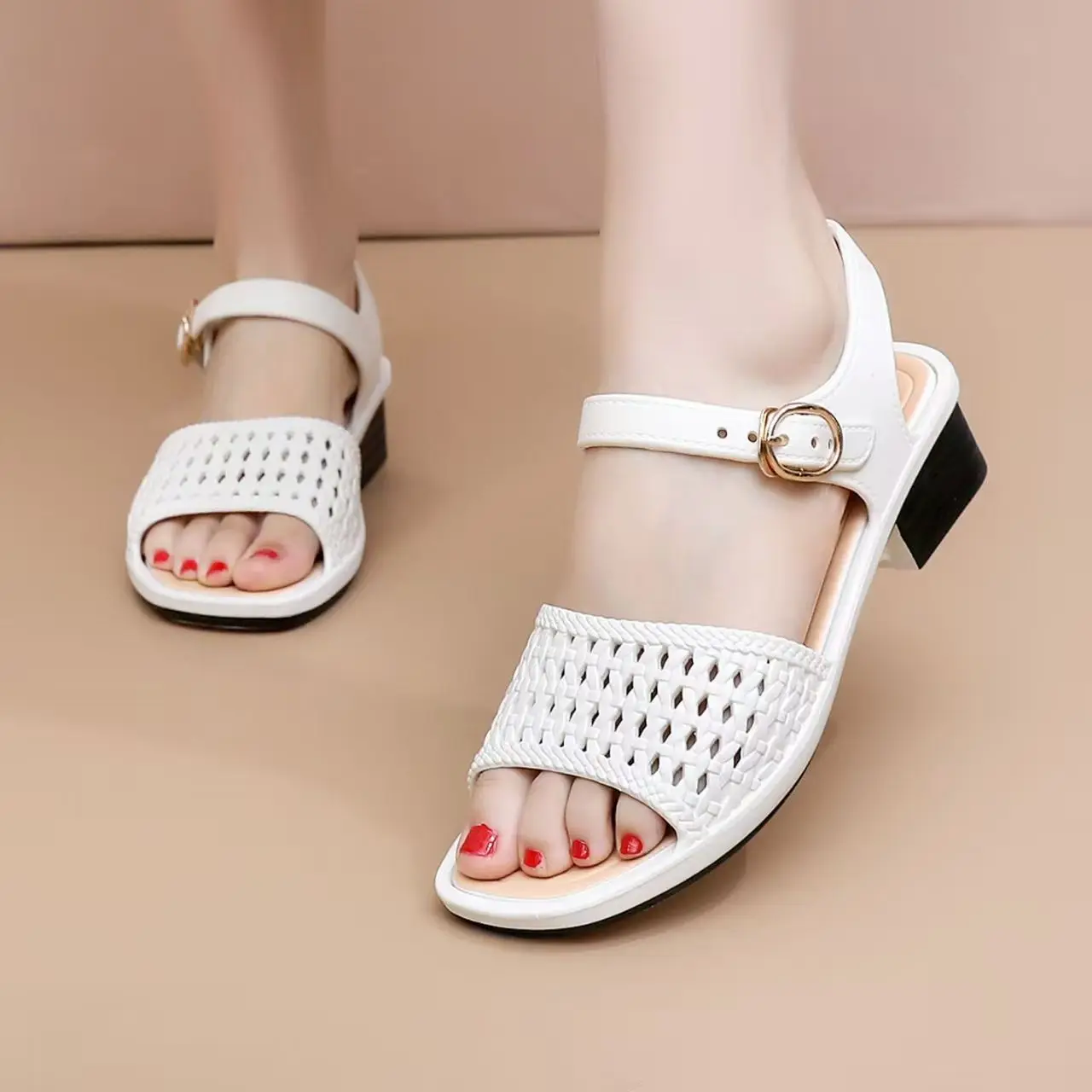 Women Block Heel Hollow Out One Word Sandals Summer New Soft Sole Non Slip Breathable Buckle Strap Outdoor Beach Sandals
Women Block Heel Hollow Out One Word Sandals Summer New Soft Sole Non Slip Breathable Buckle Strap Outdoor Beach Sandals