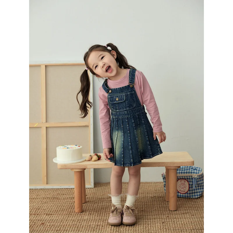 Girls' New Autumn and Winter Denim Suspender Skirt Retro Style Washed Denim Pleated Skirt
Girls' New Autumn and Winter Denim Suspender Skirt Retro Style Washed Denim Pleated Skirt