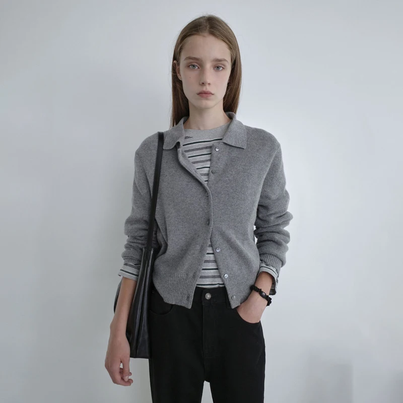 Корейский классический универсальный вязаный кардиган-жилет с низким воротником для осени и зимы, облегающий, для многослойных образов
Корейский классический универсальный вязаный кардиган-жилет с низким воротником для осени и зимы, облегающий, для многослойных образов