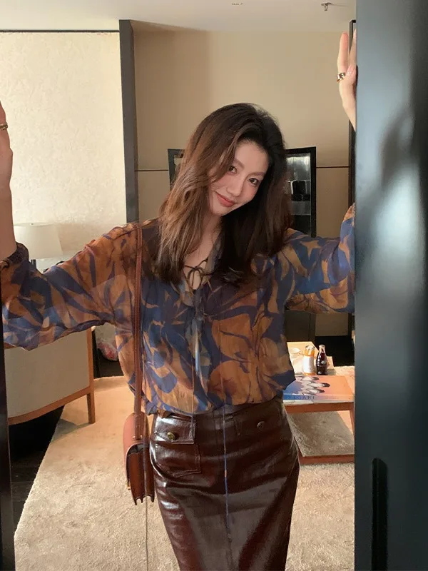 Женский топ Dragon Joy с винтажным принтом, шелковыми рукавами-фонариками, V-образным вырезом, мягкой плиссировкой, K674, с длинными рукавами, устойчивый к деформации
Женский топ Dragon Joy с винтажным принтом, шелковыми рукавами-фонариками, V-образным вырезом, мягкой плиссировкой, K674, с длинными рукавами, устойчивый к деформации