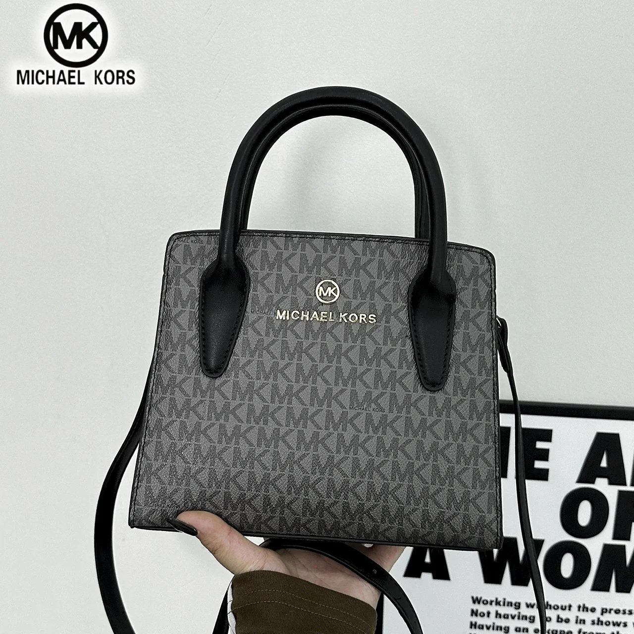 New Michael Kors Women's Fashion Casual Cross Shoulder Bag MK Handbag Business Travel Bag Multi functional Letter Bag
New Michael Kors Women's Fashion Casual Cross Shoulder Bag MK Handbag Business Travel Bag Multi functional Letter Bag