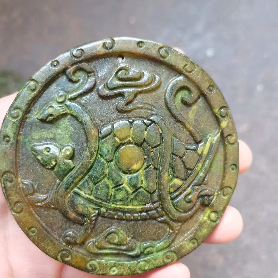 Chinese antique Xiuyu jade carving four auspicious beast tortoise relief hanging decoration exquisite handicrafts
Chinese antique Xiuyu jade carving four auspicious beast tortoise relief hanging decoration exquisite handicrafts