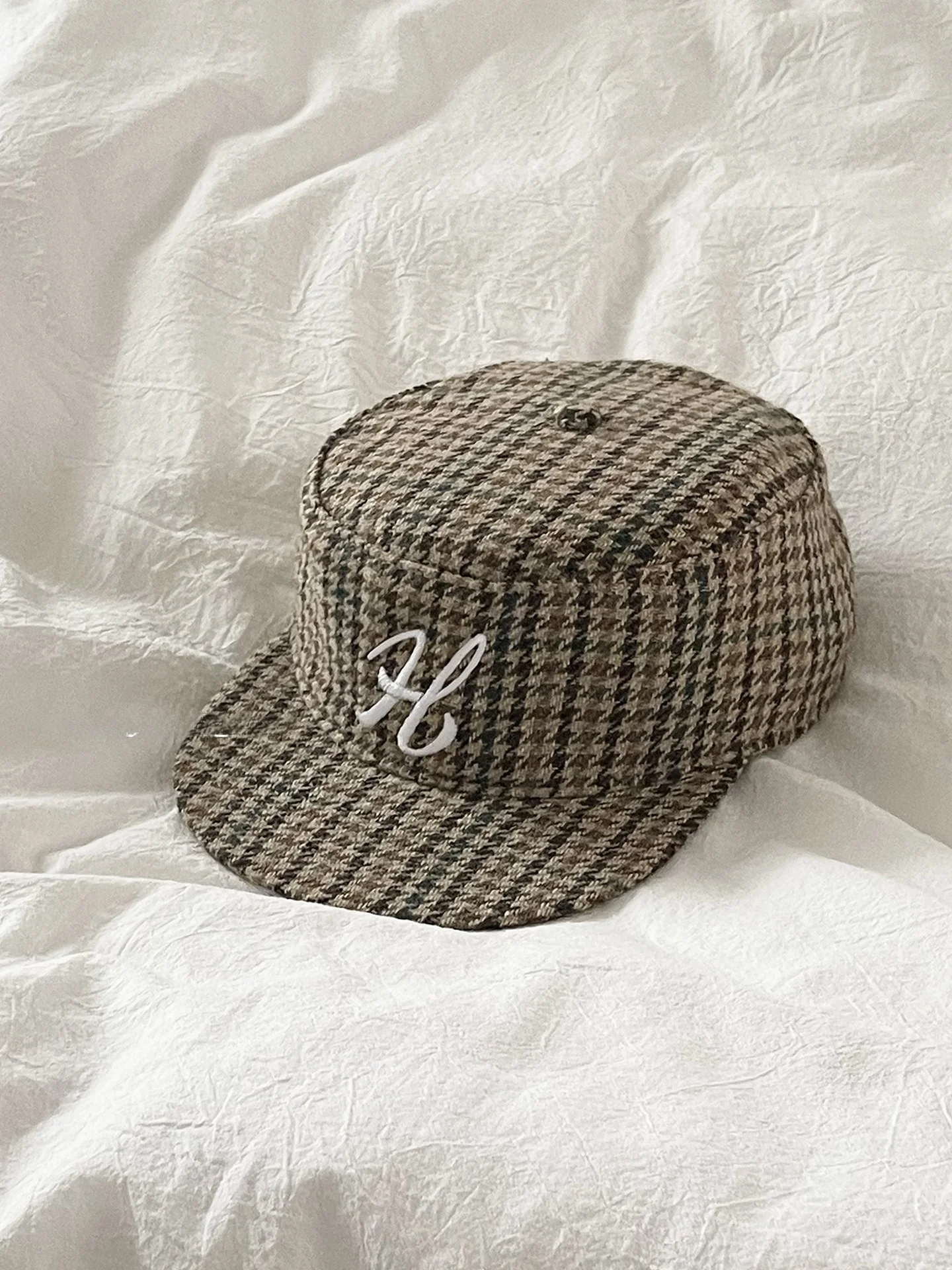 Casual Flat-Cap Baseball Cap Unisex Spring Autumn Winter Versatile Duckbill Cap Embroidered Brim Hat for Men And Women
Casual Flat-Cap Baseball Cap Unisex Spring Autumn Winter Versatile Duckbill Cap Embroidered Brim Hat for Men And Women