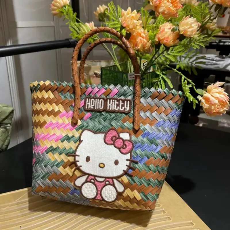 Kawaii Hellokitty Cute Cartoon Hand Woven Basket Bag Versatile Lunch Box Commute Handbag Single Shoulder Bag Travel Use
Kawaii Hellokitty Cute Cartoon Hand Woven Basket Bag Versatile Lunch Box Commute Handbag Single Shoulder Bag Travel Use