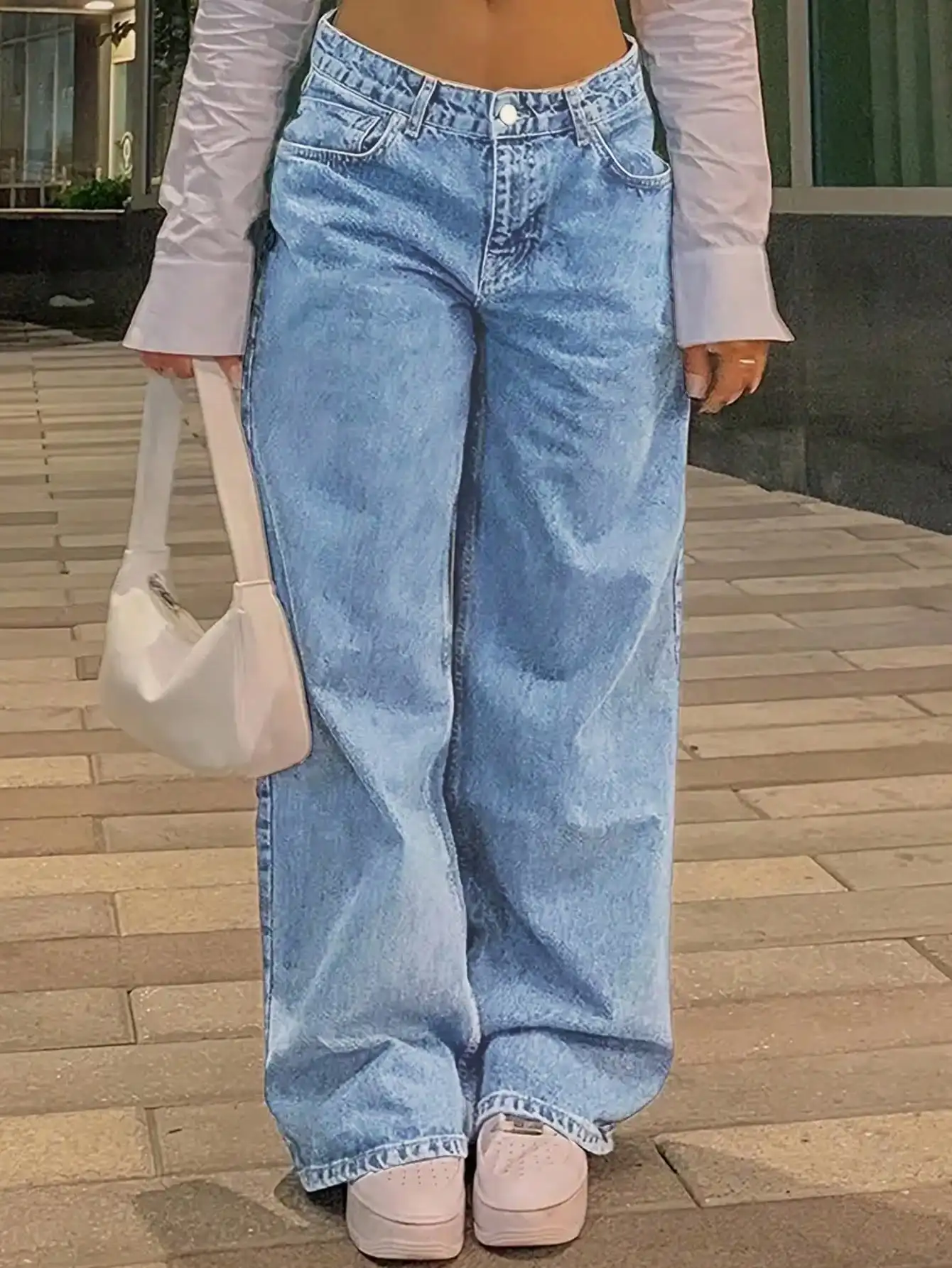 Женские джинсы с высокой талией и широкими штанинами, повседневные свободные прямые брюки с диагональными карманами
Женские джинсы с высокой талией и широкими штанинами, повседневные свободные прямые брюки с диагональными карманами