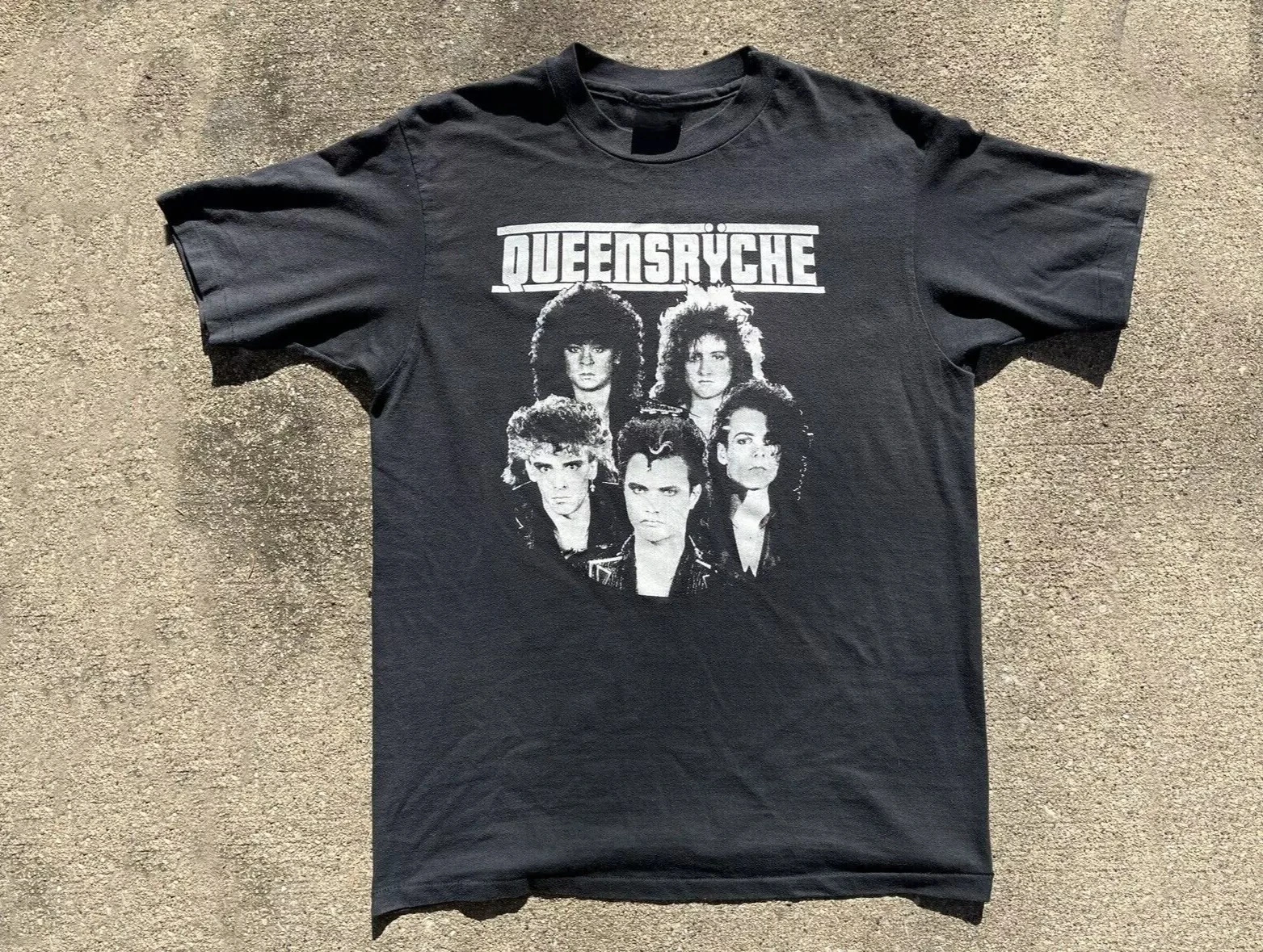 1986 Queensryche Rage for Order Tour T-Shirt Heavy Metal American Singer Tee Men Rock Short-sleeved Women Cotton Round-neck Top
1986 Queensryche Rage for Order Tour T-Shirt Heavy Metal American Singer Tee Men Rock Short-sleeved Women Cotton Round-neck Top
