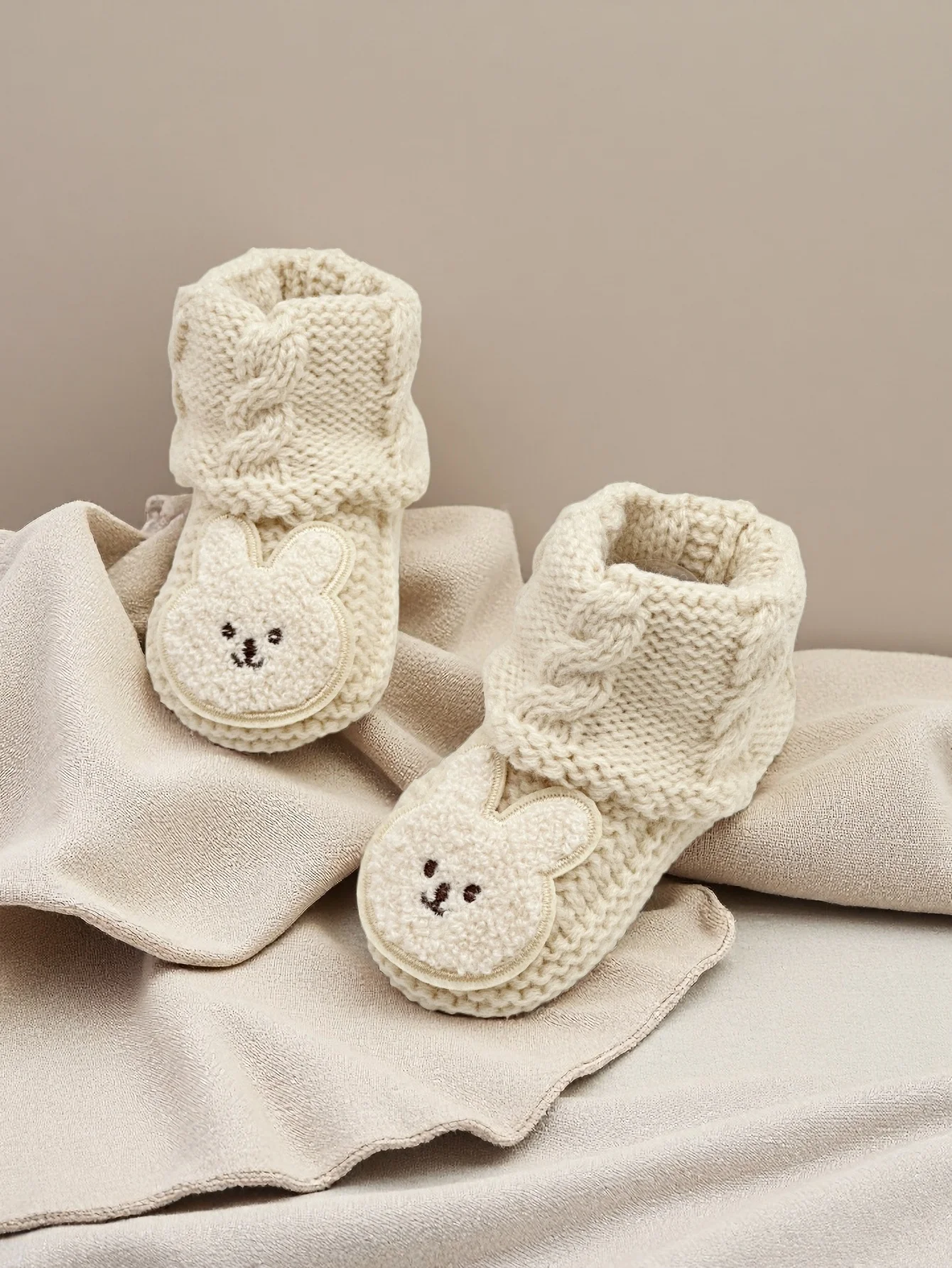 1 Pair Baby Bunny Cable Knit Booties, Beige Knitted Winter Slippers with Animal Design, Soft Sole Infant Shoes
1 Pair Baby Bunny Cable Knit Booties, Beige Knitted Winter Slippers with Animal Design, Soft Sole Infant Shoes