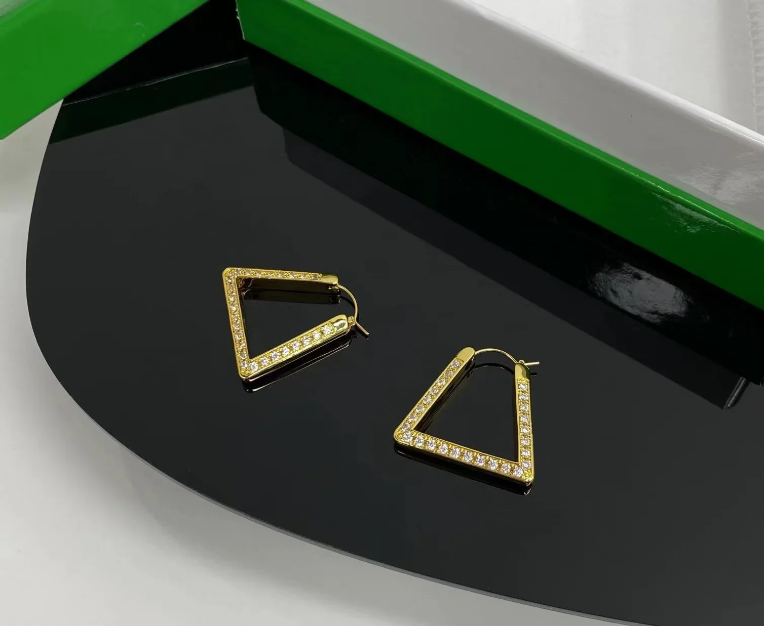 High Qulity Classic Hot Sale 2023 New European Famous Brand Luxury Jewelry Earrings For Women Ear Pin Stud Zirons Birthday Gifts
High Qulity Classic Hot Sale 2023 New European Famous Brand Luxury Jewelry Earrings For Women Ear Pin Stud Zirons Birthday Gifts