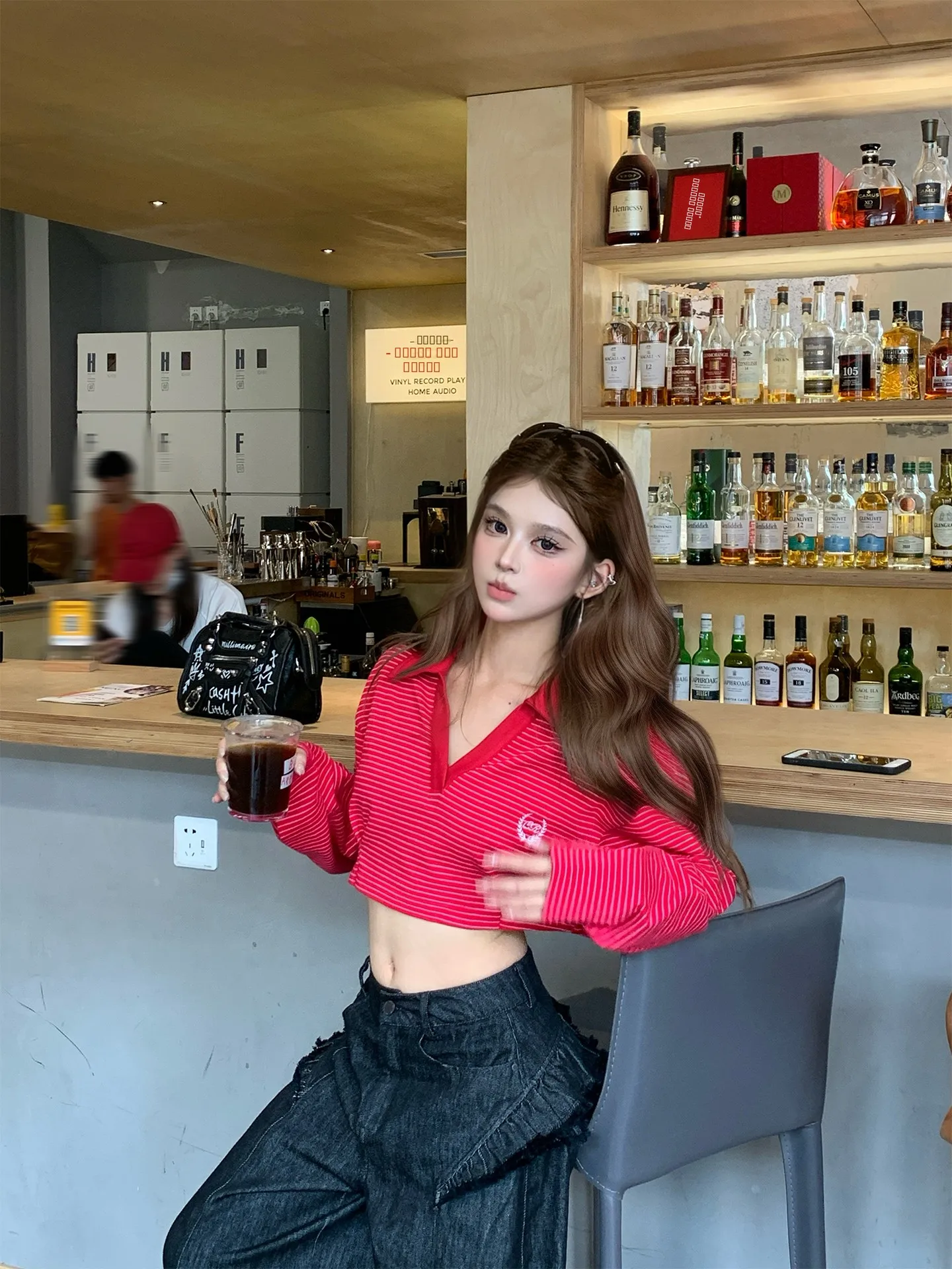 Женская толстовка Cafe Rose с длинными рукавами и V-образным вырезом в полоску, свободного кроя, весенняя новинка, универсальный топ, стройнящий силуэт, модная уличная одежда
Женская толстовка Cafe Rose с длинными рукавами и V-образным вырезом в полоску, свободного кроя, весенняя новинка, универсальный топ, стройнящий силуэт, модная уличная одежда