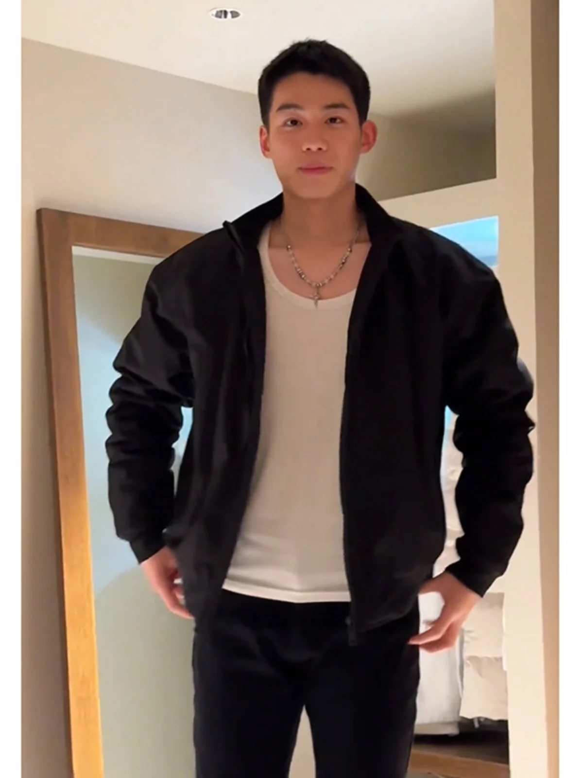 Мужская куртка-бомбер в американском стиле с воротником-стойкой, винтажная, для создания модного образа, молодежная, трендовая, весна-осень
Мужская куртка-бомбер в американском стиле с воротником-стойкой, винтажная, для создания модного образа, молодежная, трендовая, весна-осень