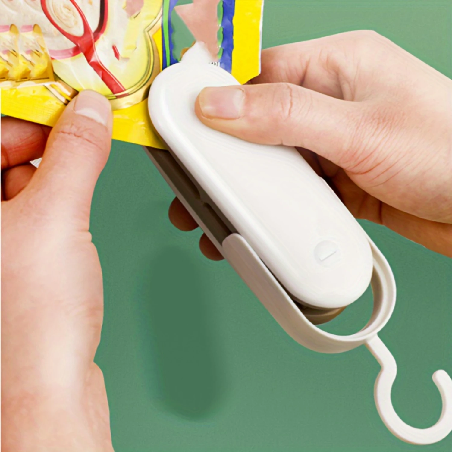 Mini Bag Sealing Machine Portable Handheld 2-in-1 for Chip Bags Plastic Food Storage
Mini Bag Sealing Machine Portable Handheld 2-in-1 for Chip Bags Plastic Food Storage