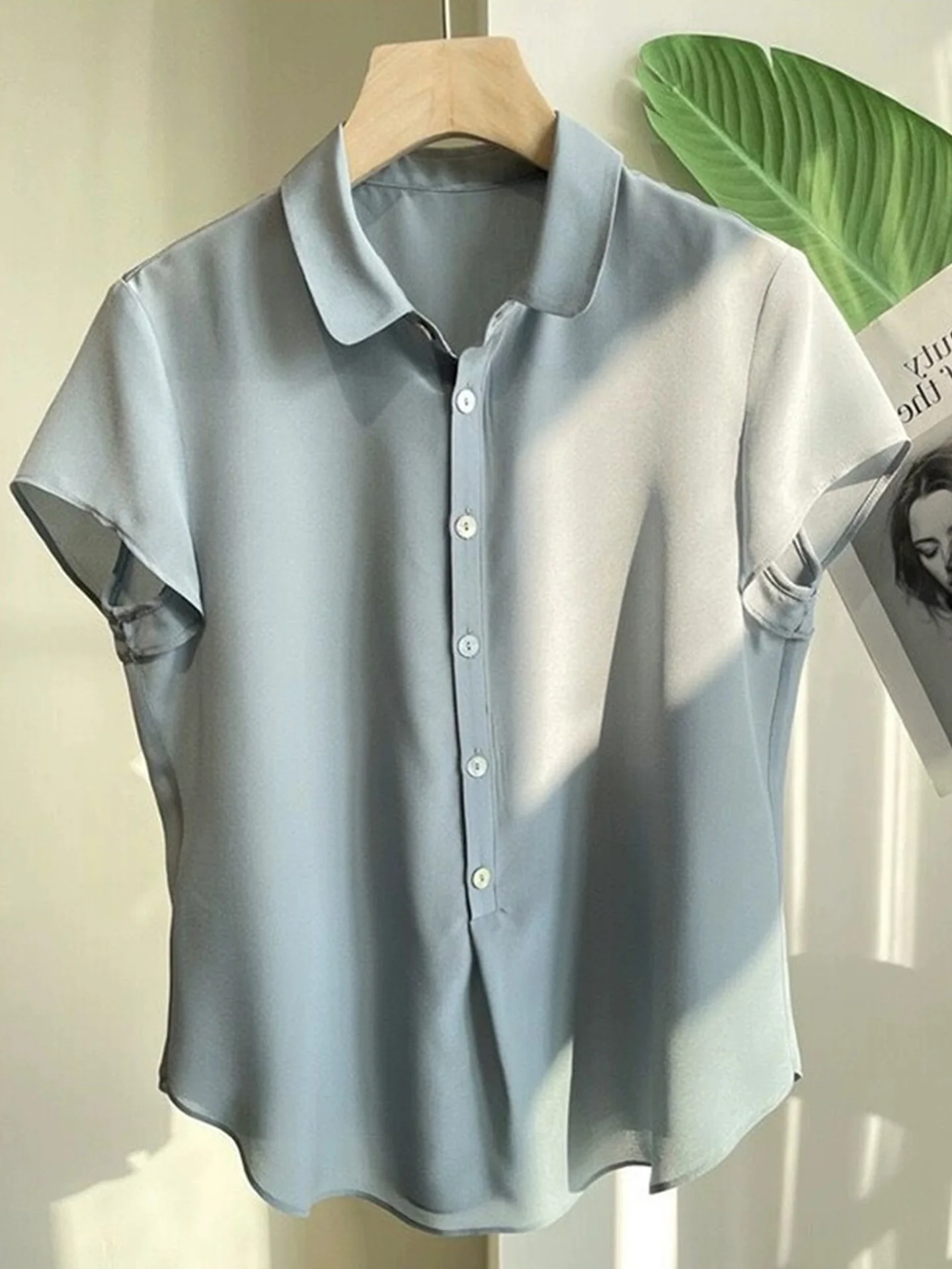 Summer 2025 Faionable Collar Loose Casual irt ort Sve Women's Pure Color Versatile Straight Cut Korean Sle Top
Summer 2025 Faionable Collar Loose Casual irt ort Sve Women's Pure Color Versatile Straight Cut Korean Sle Top