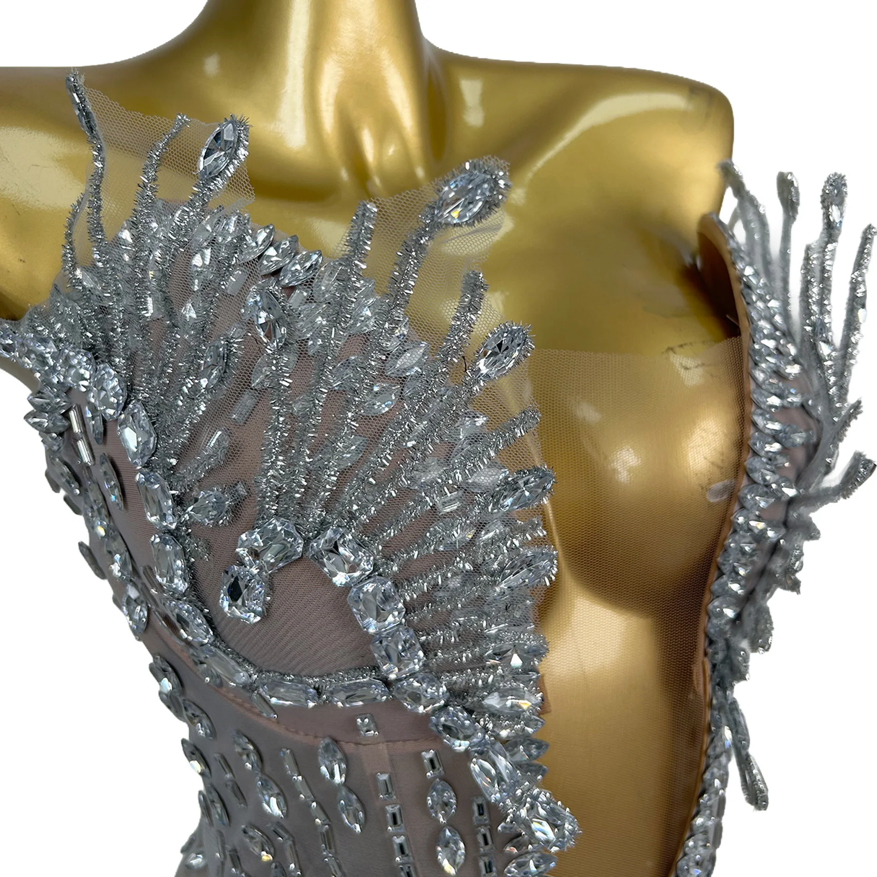 Luxury See Through Mesh Strapless Mini Dress Sparkly Silver Rhinestone Cocktail Dress Club Deep V Neck Sexy Evening Dress Haima
Luxury See Through Mesh Strapless Mini Dress Sparkly Silver Rhinestone Cocktail Dress Club Deep V Neck Sexy Evening Dress Haima
