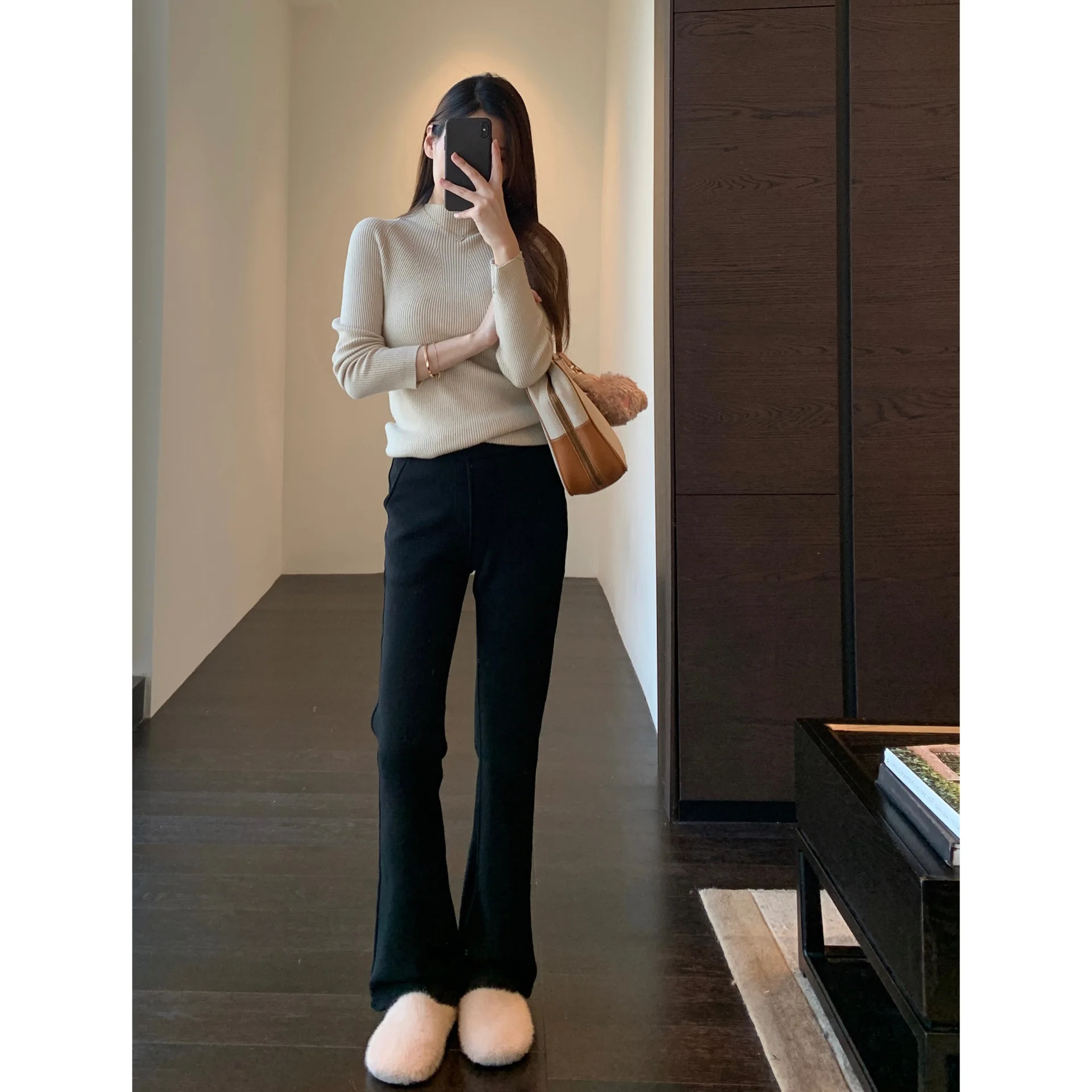 Winter Thickened Fleece Women's Casual Pants Flared Leggings Elastic Waist Autumn Winter Slim Fit Comfortable Long Trousers
Winter Thickened Fleece Women's Casual Pants Flared Leggings Elastic Waist Autumn Winter Slim Fit Comfortable Long Trousers