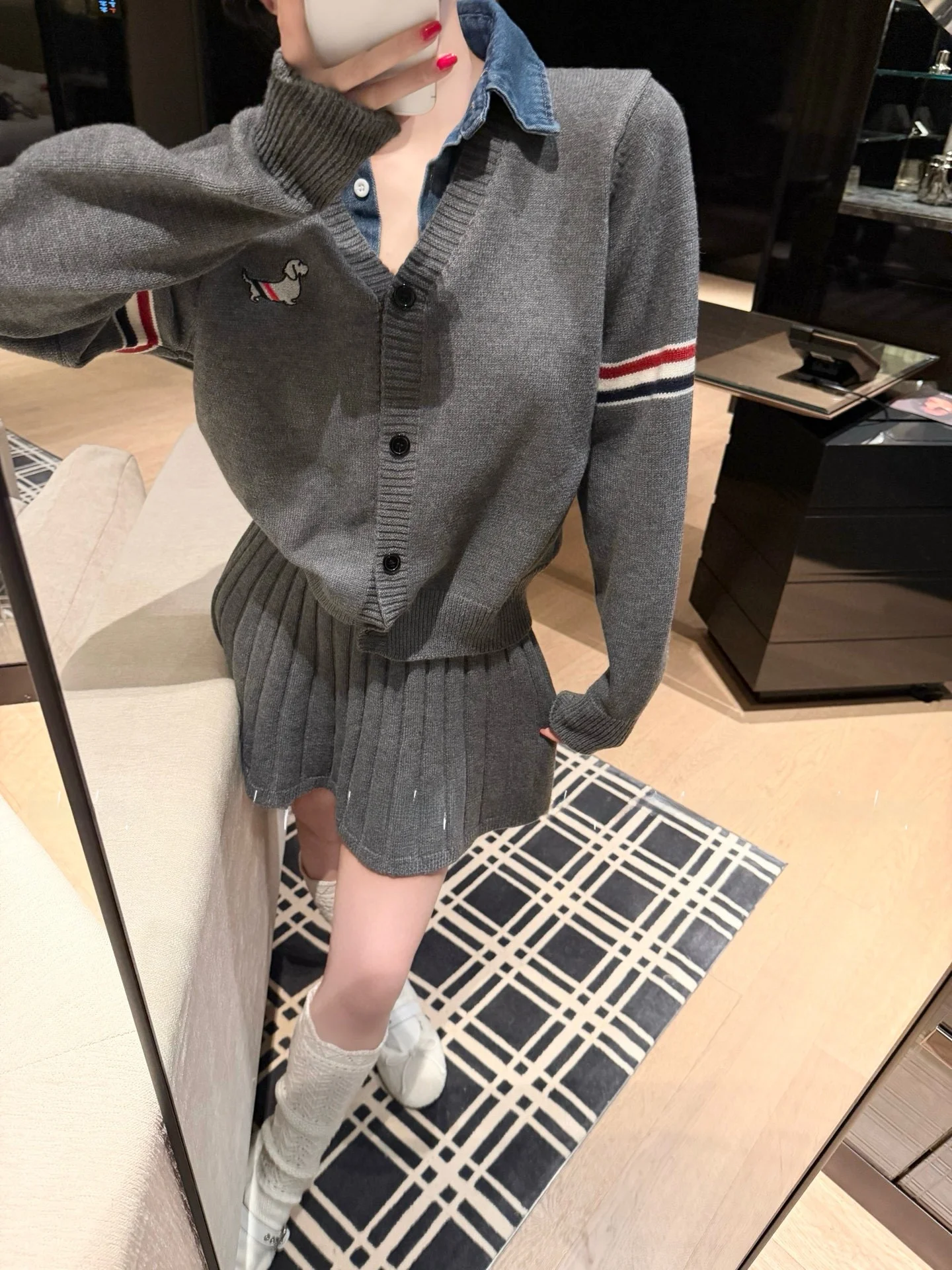 Korean Style Embroidered Dog Collar Denim Knit Top Skirt Set Asymmetric High Waist Pleated Dress Women's Spring Outfit
Korean Style Embroidered Dog Collar Denim Knit Top Skirt Set Asymmetric High Waist Pleated Dress Women's Spring Outfit