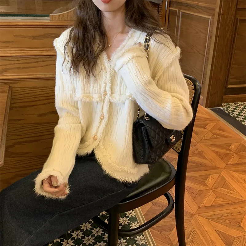 Minimalist Commuting V-neck Top With Small Fragrant Tassel Knit Cardigan Spring Style Retro Salt Style Light Ripe Style Sweater
Minimalist Commuting V-neck Top With Small Fragrant Tassel Knit Cardigan Spring Style Retro Salt Style Light Ripe Style Sweater