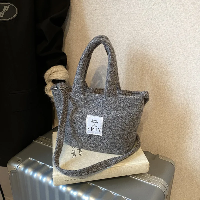 Cute Plush Bag for Women2025New Autumn and Winter Furry Handbag Niche Design Single Shoulder Crossbody Furry Bag
Cute Plush Bag for Women2025New Autumn and Winter Furry Handbag Niche Design Single Shoulder Crossbody Furry Bag