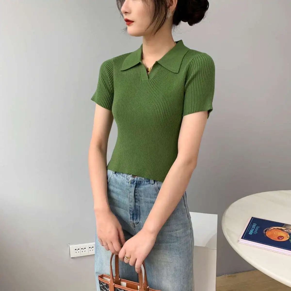 Sweet Sle irt ort Sve Sweater Women Pure Color Loose Fit Tee Quarter Sve round Ne Button down Knitted Sweater
Sweet Sle irt ort Sve Sweater Women Pure Color Loose Fit Tee Quarter Sve round Ne Button down Knitted Sweater