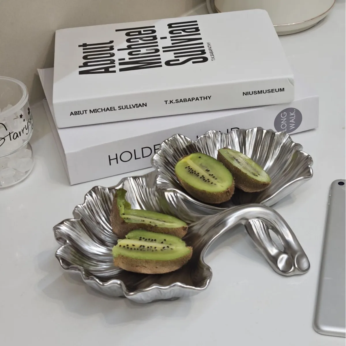 Creative Ceramic Fruit Bowl Luxury Home Decor Living Room Coffee Table Snack Tray
Creative Ceramic Fruit Bowl Luxury Home Decor Living Room Coffee Table Snack Tray