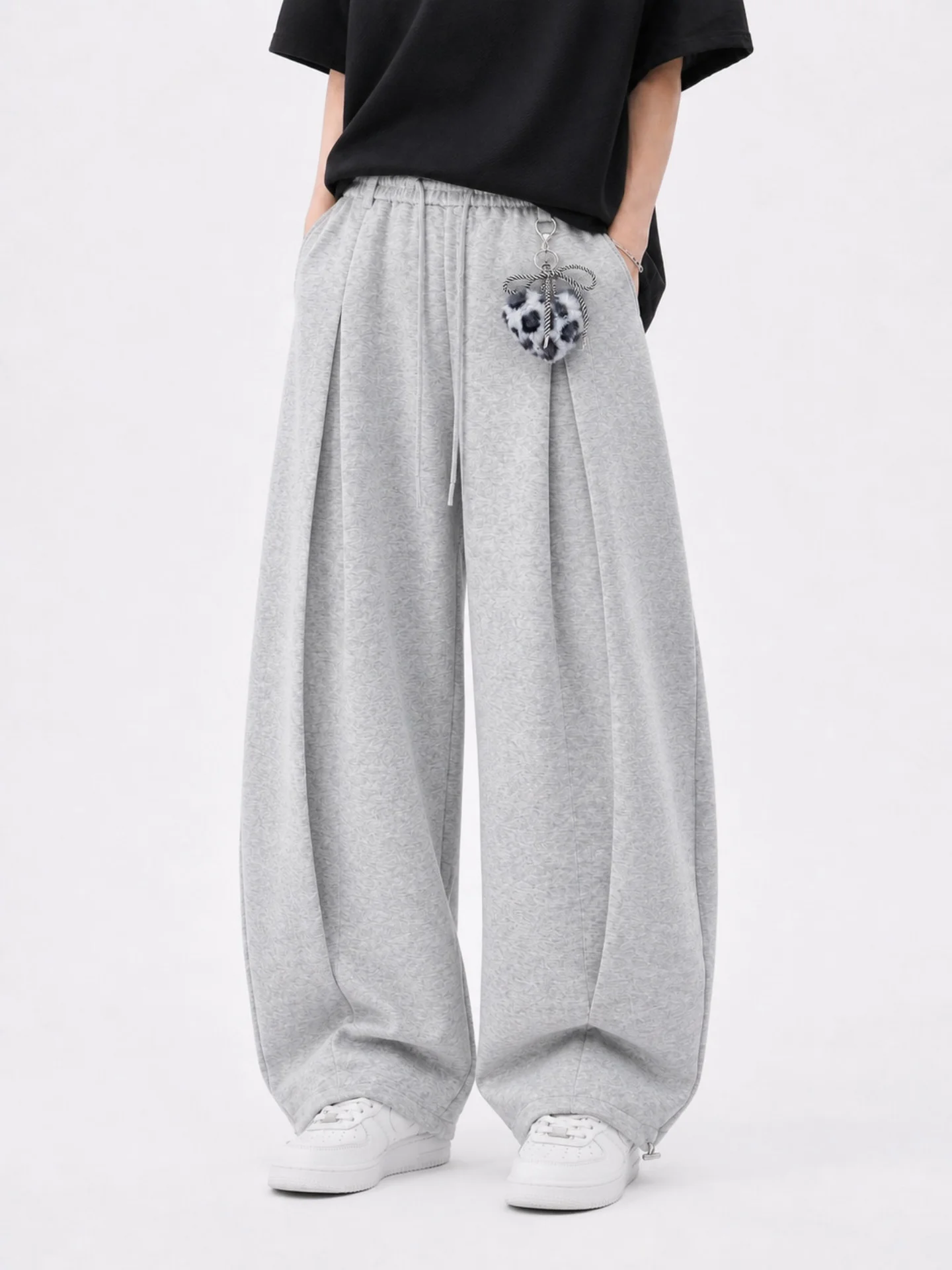 Grey Letter Print American Style Wide Leg Sweatpants Men Summer Casual Pants Loose Fit Sporty Comfortable Youthful Trendy
Grey Letter Print American Style Wide Leg Sweatpants Men Summer Casual Pants Loose Fit Sporty Comfortable Youthful Trendy