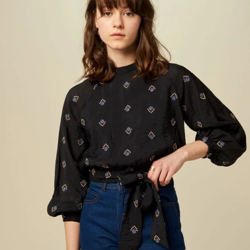 Sezanes 2025 spring and summer French new black flower embroidery pattern back hollow tie blouse women's shirt
Sezanes 2025 spring and summer French new black flower embroidery pattern back hollow tie blouse women's shirt