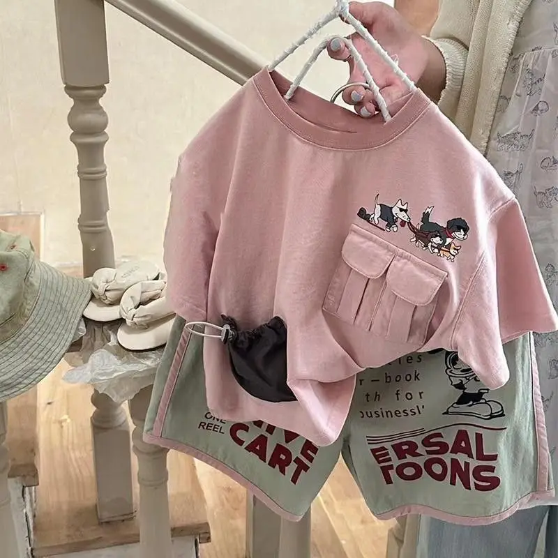 Boys' summer outfit set Korean version children's trendy pink short sleeved t-shirt shorts two-piece set
Boys' summer outfit set Korean version children's trendy pink short sleeved t-shirt shorts two-piece set