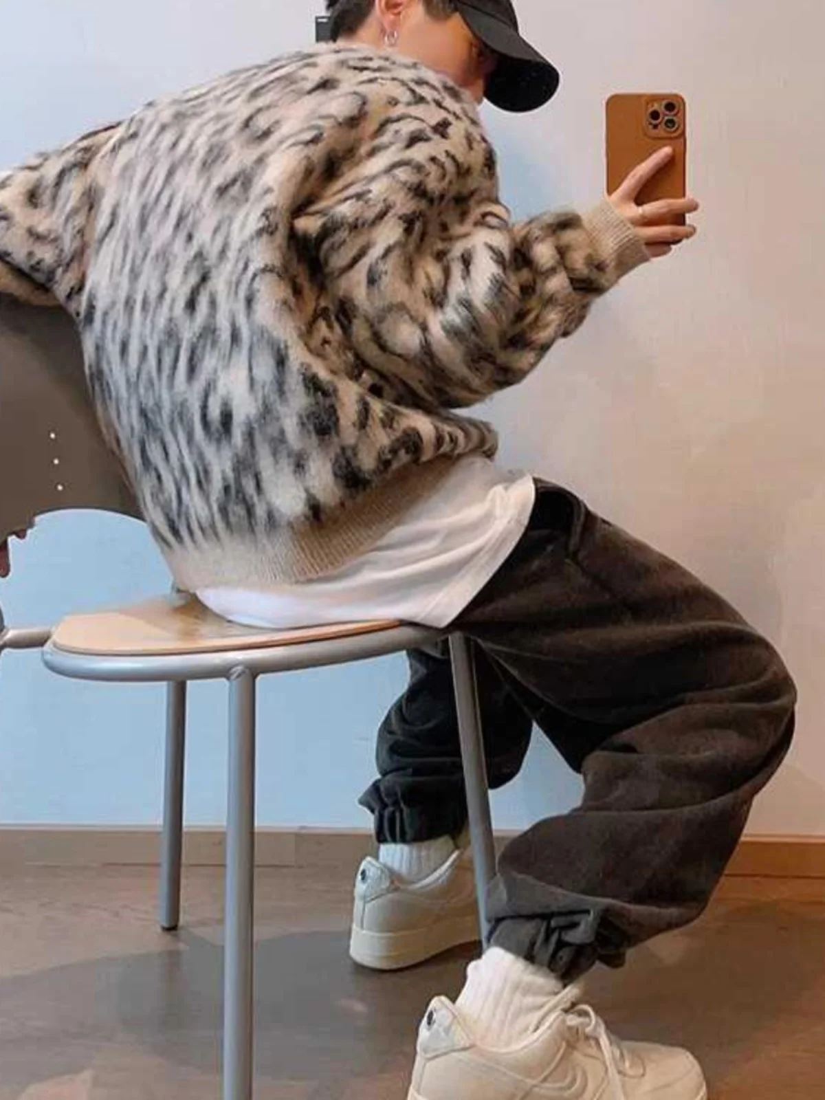Retro Lazy Color Blo Leopard Print Knitted Sweater Men's round Ne Brued Surface Faionable Autumn Winter Casual Wear
Retro Lazy Color Blo Leopard Print Knitted Sweater Men's round Ne Brued Surface Faionable Autumn Winter Casual Wear