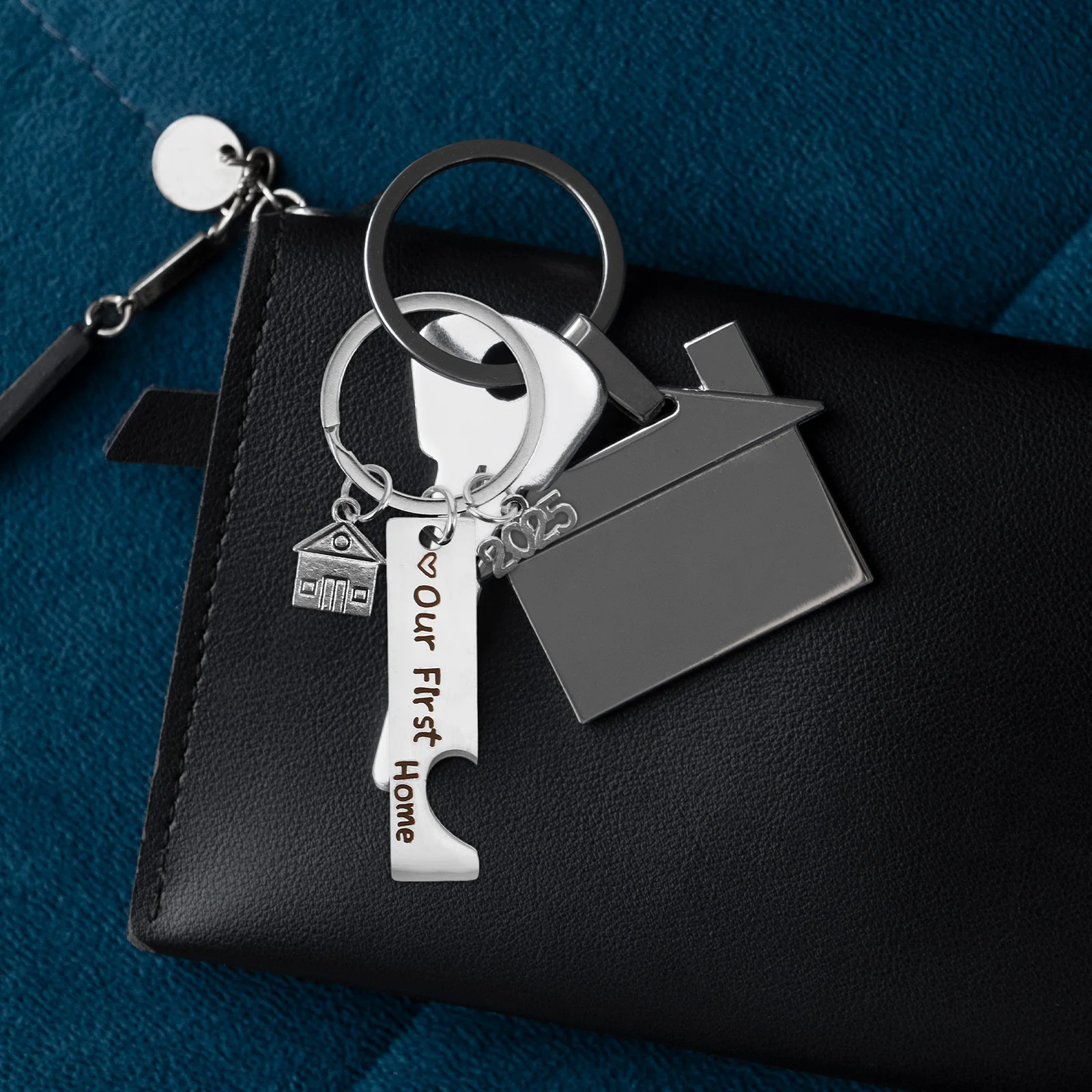 2 Pcs Key Chain 2025 Stainless Steel House Keychain First Home Mail Holder Portable Practical Favor Stylish Design
2 Pcs Key Chain 2025 Stainless Steel House Keychain First Home Mail Holder Portable Practical Favor Stylish Design