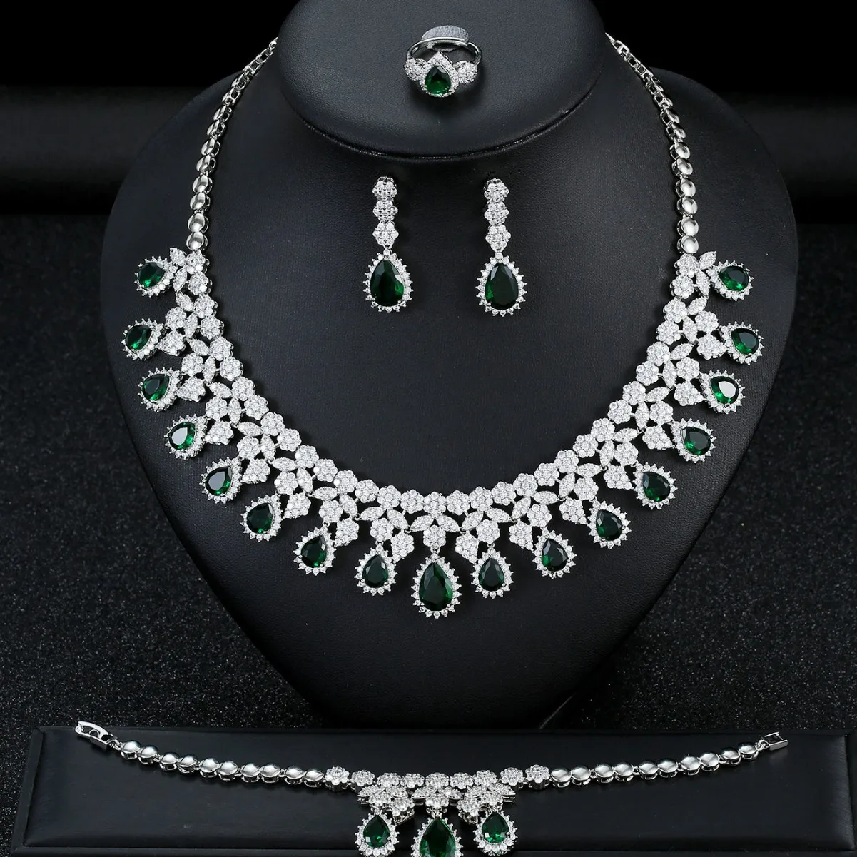 Luxury Emerald Tear Drop Zircon Necklace Earring Bracelet Ring Dress Dinner Party Jewelry Set Women's Fashion Accessories
Luxury Emerald Tear Drop Zircon Necklace Earring Bracelet Ring Dress Dinner Party Jewelry Set Women's Fashion Accessories