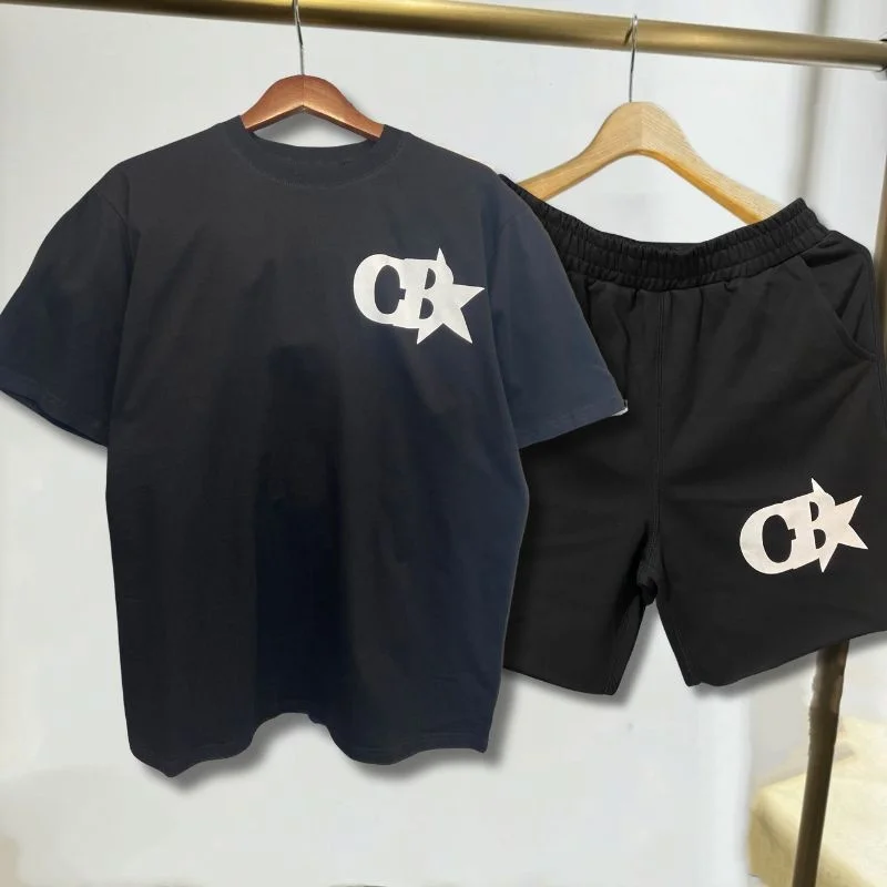 BC Логотип Звездный принт Хлопковые футболки с круглым вырезом Унисекс Мода Street Cleanfit Мужчины Женщины Топы Повседневный комплект шорт с короткими рукавами
BC Логотип Звездный принт Хлопковые футболки с круглым вырезом Унисекс Мода Street Cleanfit Мужчины Женщины Топы Повседневный комплект шорт с короткими рукавами