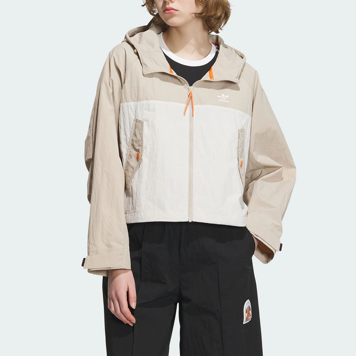 Женская свободная ветрозащитная повседневная куртка Adidas Originals Trefoil IU4817
Женская свободная ветрозащитная повседневная куртка Adidas Originals Trefoil IU4817