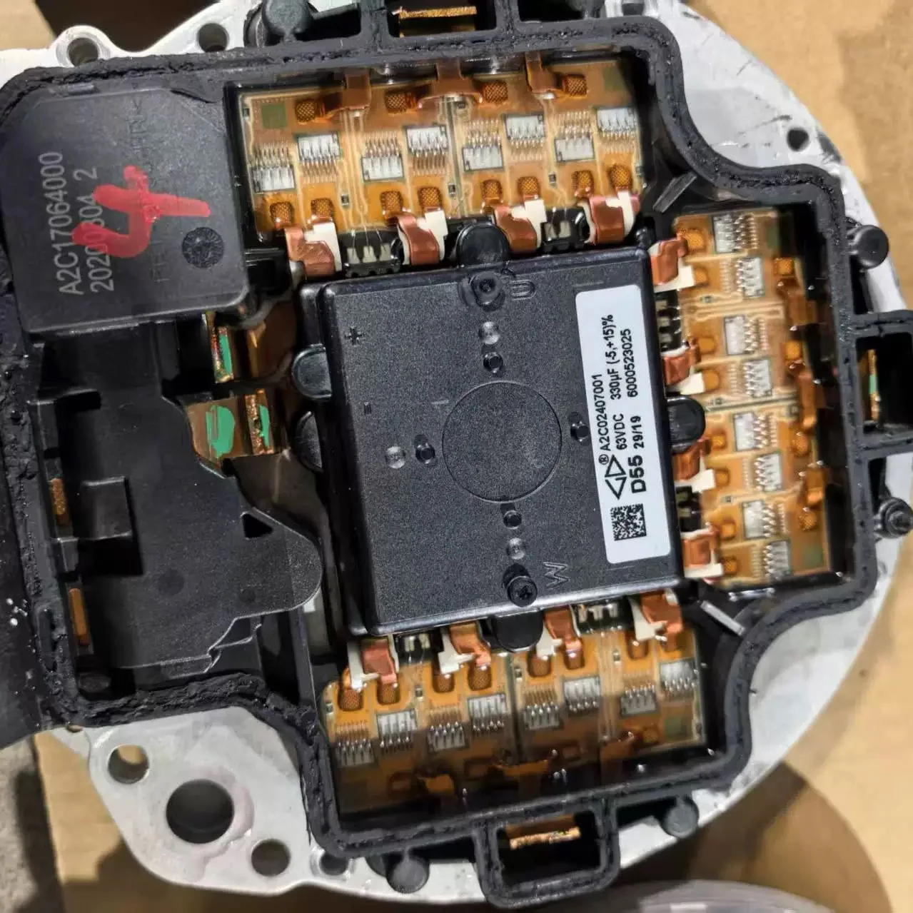 For Audi A8A7 48V Mild Hybrid Generator Water Cooled Generator IGBT Assembly Dismantling Parts Not Renovated
For Audi A8A7 48V Mild Hybrid Generator Water Cooled Generator IGBT Assembly Dismantling Parts Not Renovated