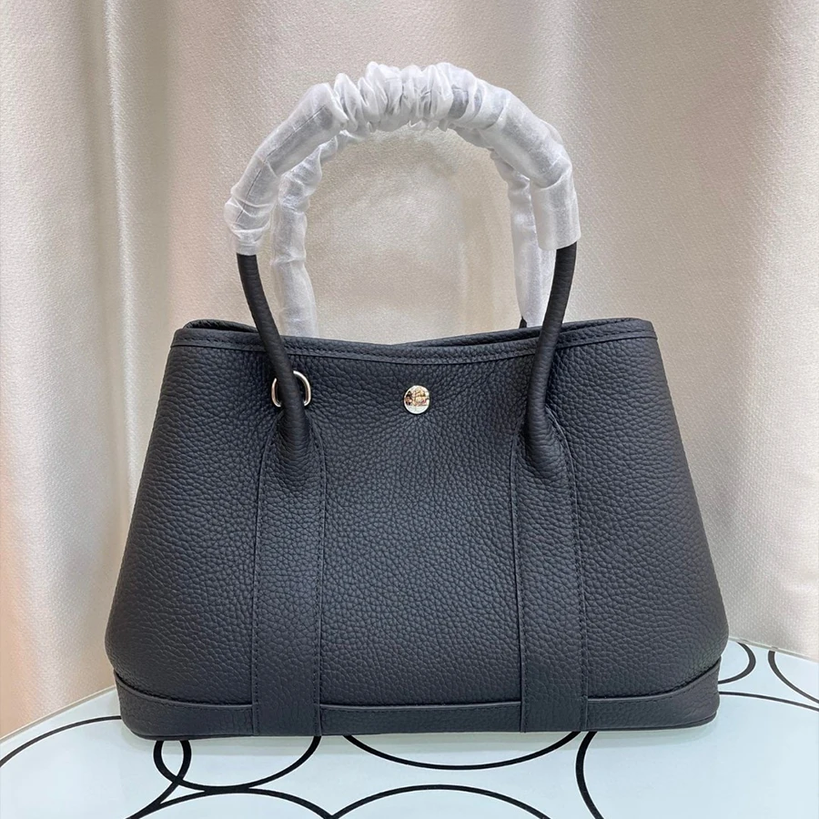 Fashionable ladies versatile large capacity classic handbag simple temperament elegant commuting texture retro French modern
Fashionable ladies versatile large capacity classic handbag simple temperament elegant commuting texture retro French modern