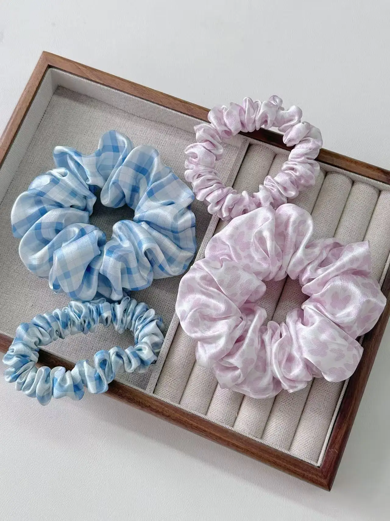 Silk Hair Tie in Fresh Pink and Blue, 100% Mulberry Silk, Stylish and Elegant
Silk Hair Tie in Fresh Pink and Blue, 100% Mulberry Silk, Stylish and Elegant