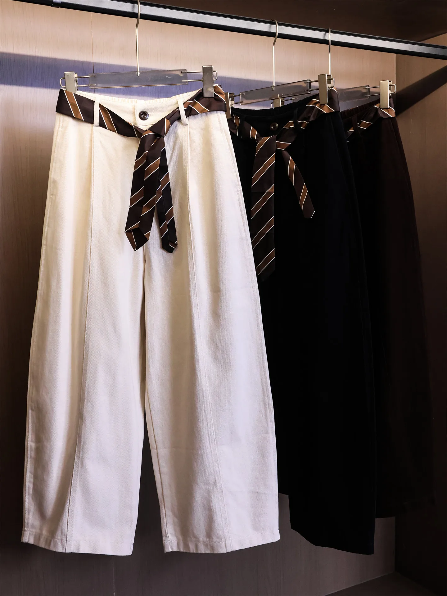 Slimming Wide Leg Pants High Waist Belted Silk Scarf Lazy Nine Points Casual Pants Women's Loose Style Pure Color Cotton Blend
Slimming Wide Leg Pants High Waist Belted Silk Scarf Lazy Nine Points Casual Pants Women's Loose Style Pure Color Cotton Blend
