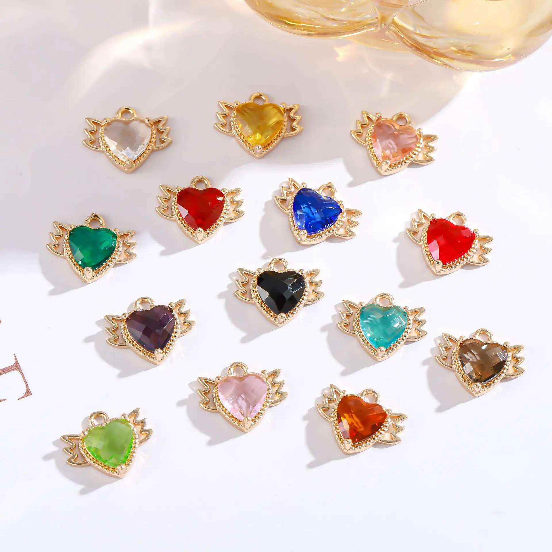 20pcs/ Set Fashion Copper Gold Plated Colored Crystal Zircon Love Wing Pendant DIY Handmade Jewelry Accessories
20pcs/ Set Fashion Copper Gold Plated Colored Crystal Zircon Love Wing Pendant DIY Handmade Jewelry Accessories